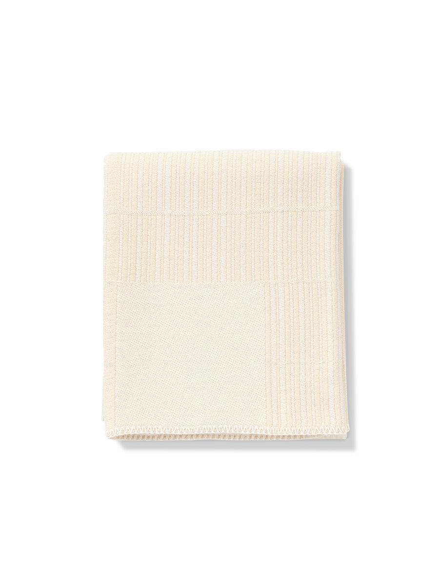 Grid Throw fra Fredericia Furniture - Off-white - Jacobsen Plus