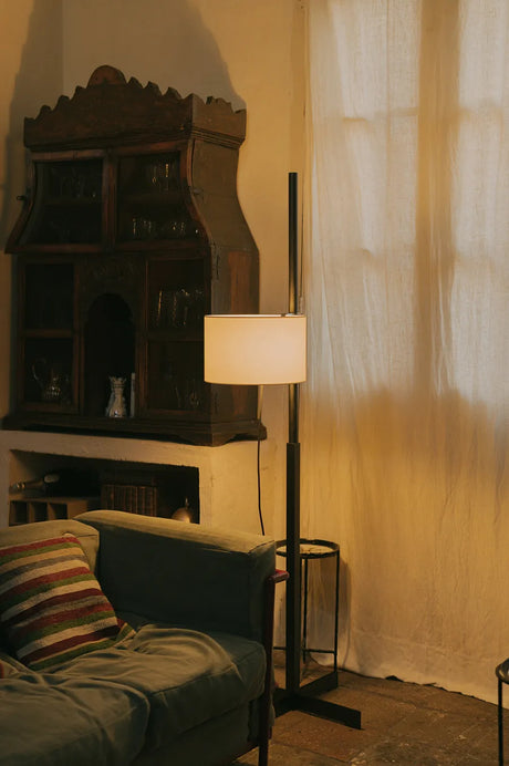 TMM Gulvlampe, sort eg fra Santa and Cole - Beige - Jacobsen Plus