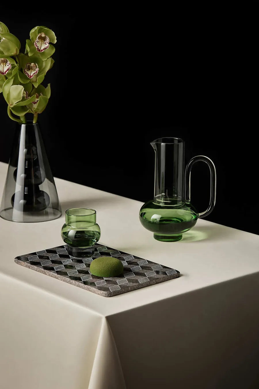 Bump Vase Cone Black fra Tom Dixon