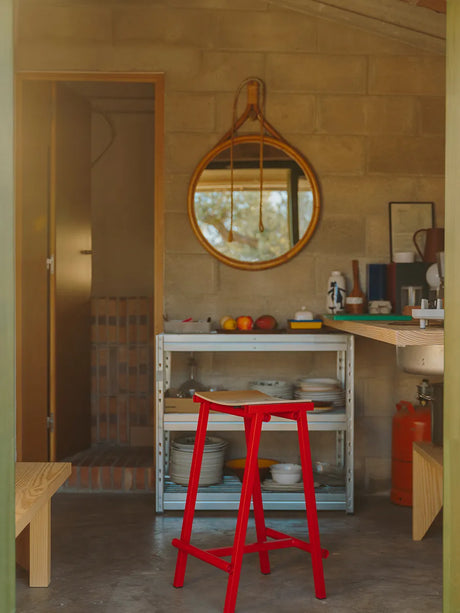 Taburete 8 Bar Stool, low fra Hay - Signal Red - Jacobsen Plus