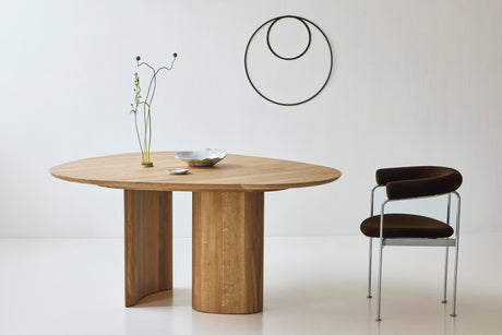 Tangent spisebord, rund Ø136 fra DK3 - Olieret eg - Jacobsen Plus