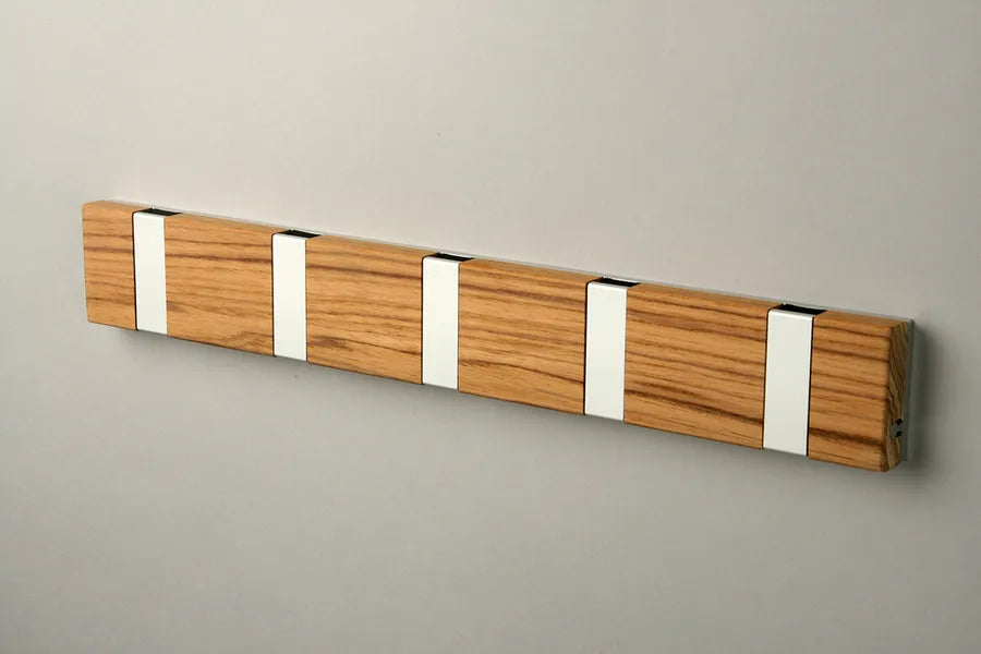 KNAX Lite 5 fra LoCa - Teak / Ubehandlet - grå knager - Jacobsen Plus