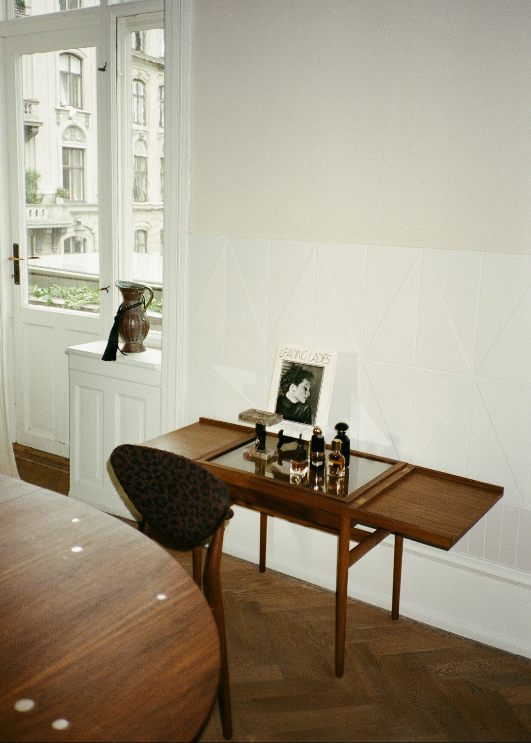 Kunstsamlerens Bord af Finn Juhl - 2 - Jacobsen Plus