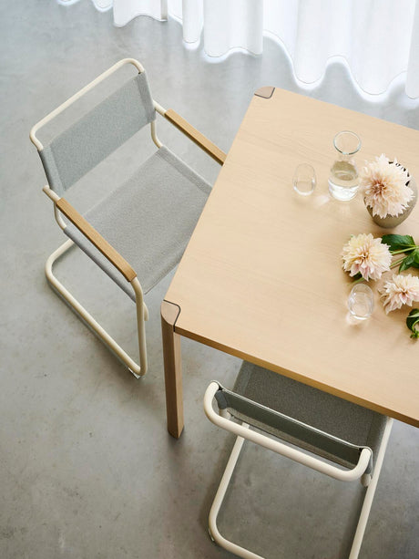 S 34 V cantilever chair fra Thonet - Chrome - Nobel 61297 - Oiled walnut - Without gliders - Jacobsen Plus
