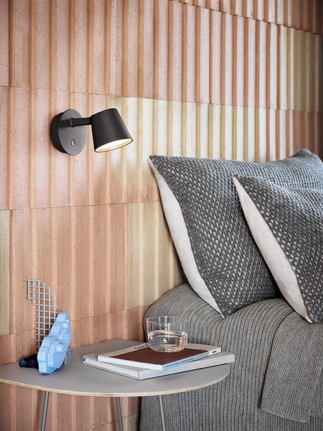 Tip Wall Lamp fra Muuto - Black - Jacobsen Plus