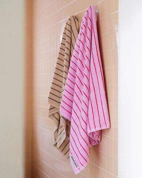 Naram towel - Baby pink & Ski patrol fra Bongusta - 2 - Jacobsen Plus