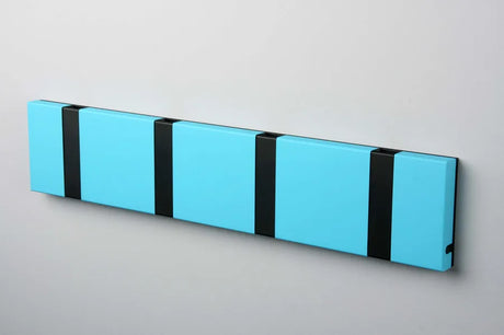 KNAX knagerække med fire knager fra LoCa - Turquoise / Sorte knager - Jacobsen Plus