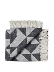 Twist a Twill Plaid, dark grey fra Silkeborg Uldspinderi