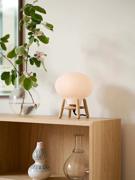 U6 Mini Hiti Bordlampe, opalt glas/valnød fra FDB Møbler - 2 - Jacobsen Plus