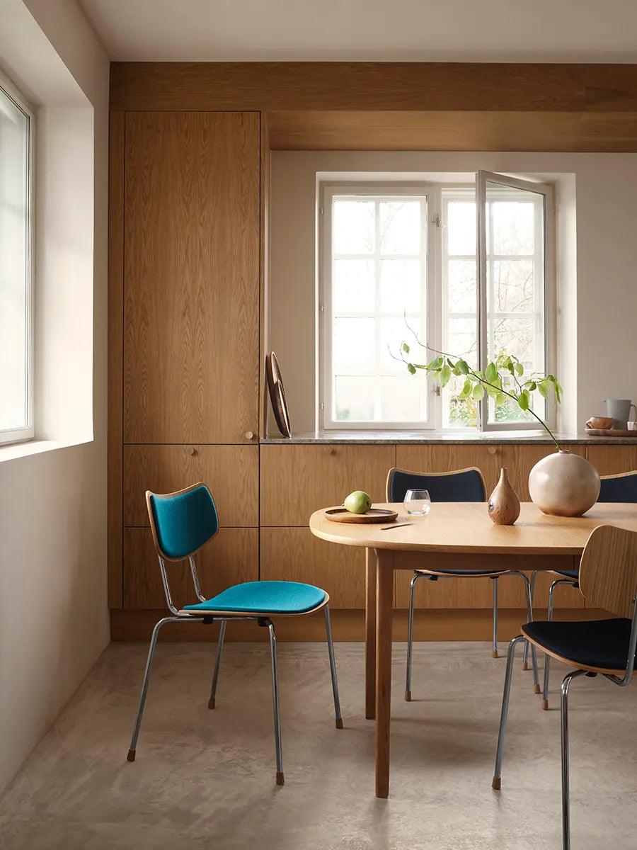 Vega Stol, mood 01104/krom fra Carl Hansen & Søn