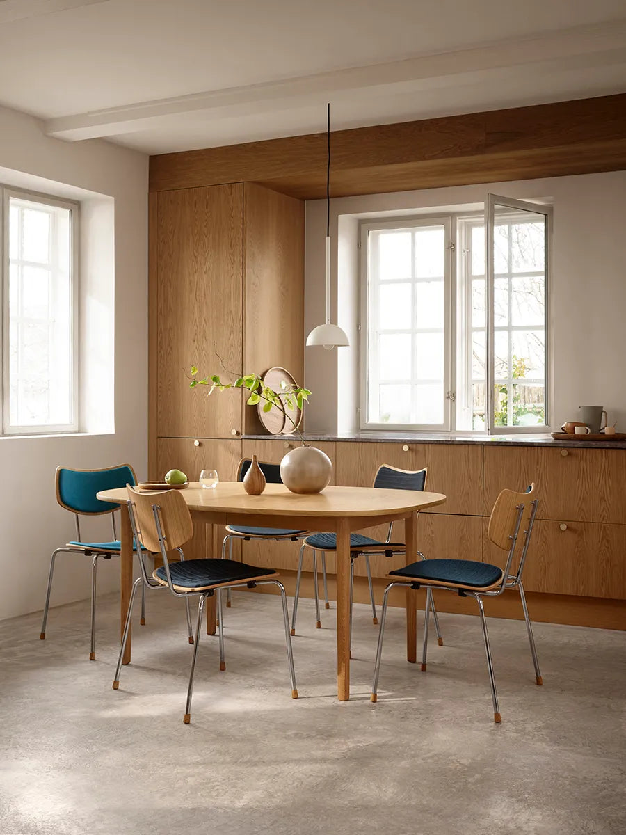 Vega Stol, mood 01104/krom fra Carl Hansen & Søn
