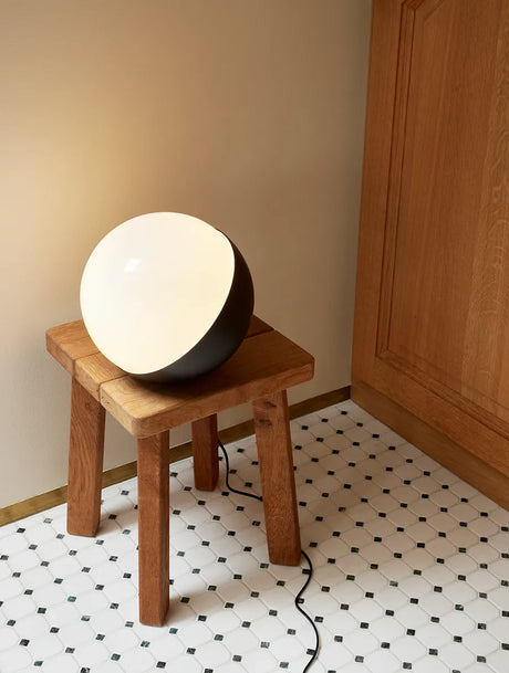 VL Studio bord/gulv fra Louis Poulsen - Ø15 cm / Sort - Jacobsen Plus