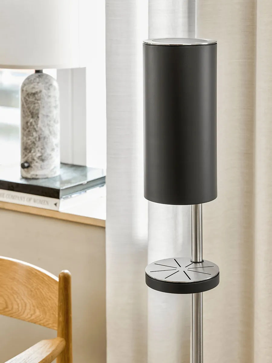 Sensorstyret håndsprit- og sæbedispenser, fritstående i sort fra VOLA