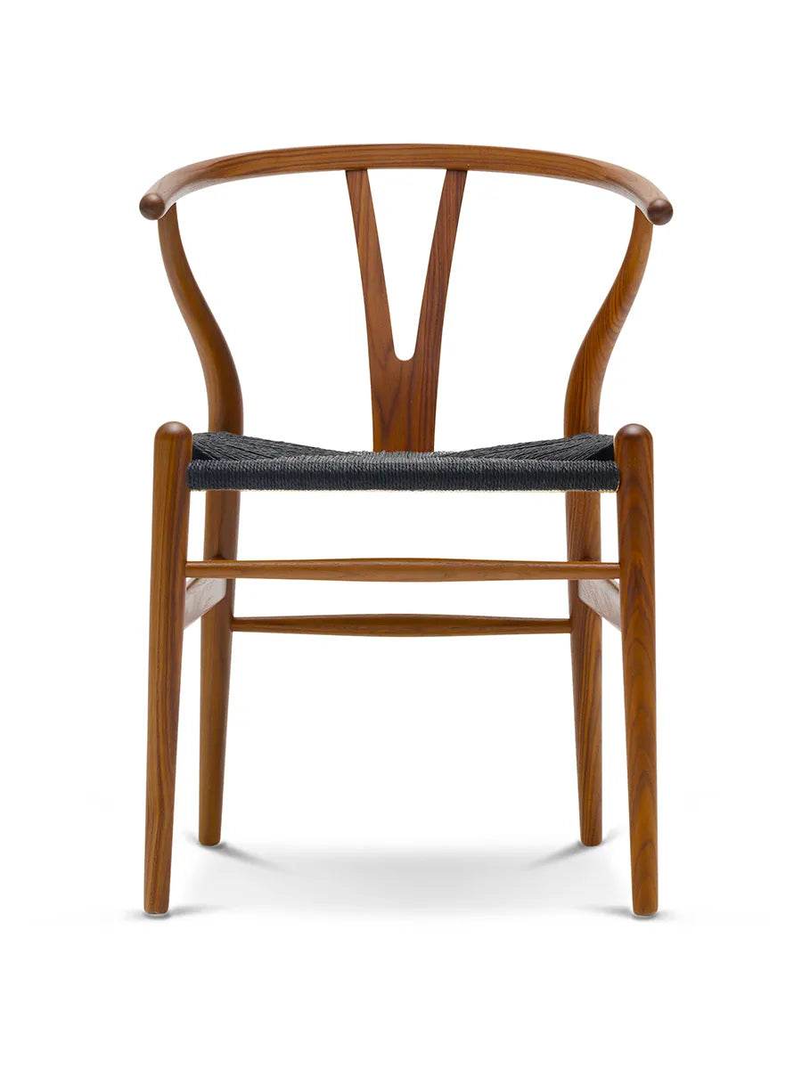 Y-stol CH24, Valnød lak med sort flet af Hans J. Wegner - 1 - Jacobsen Plus