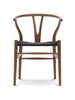 Y-stol CH24, Valnød olie med sort flet af Hans J. Wegner