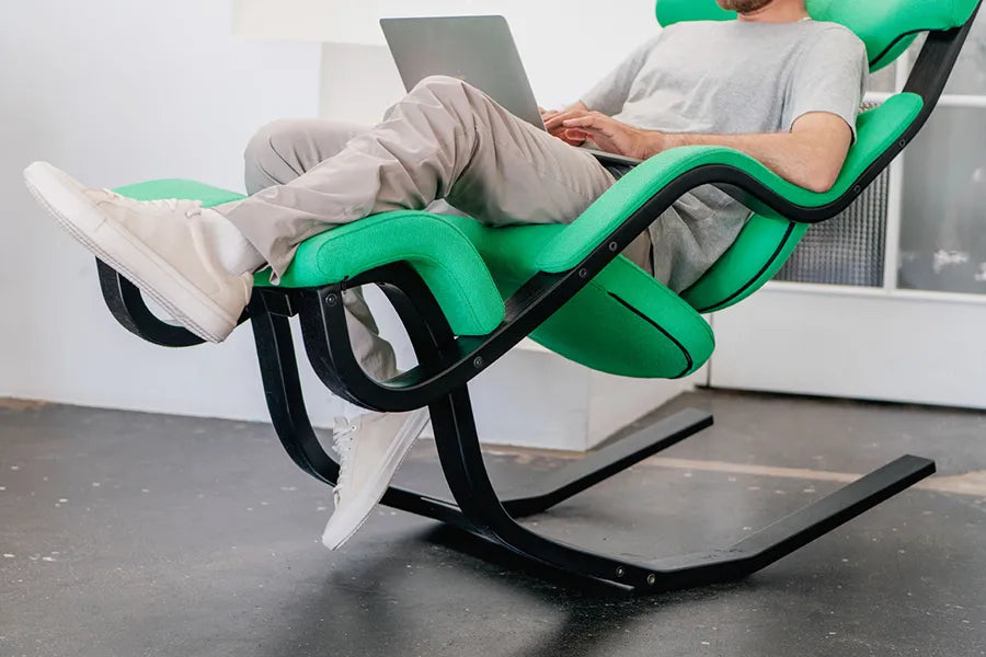 Gravity Balans Lænestol fra Variér (Sort ask)