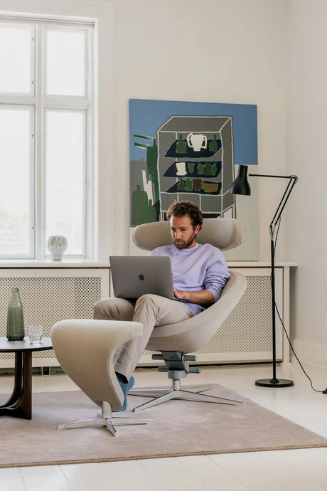 Peel™ lænestol, højre fra Variér - Cream white HAL100 / Eksklusiv skammel - Jacobsen Plus