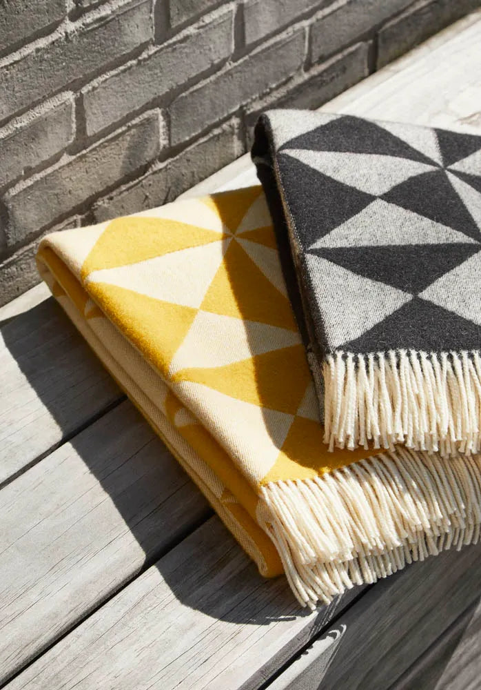 Mirror plaid, sort af Verner Panton