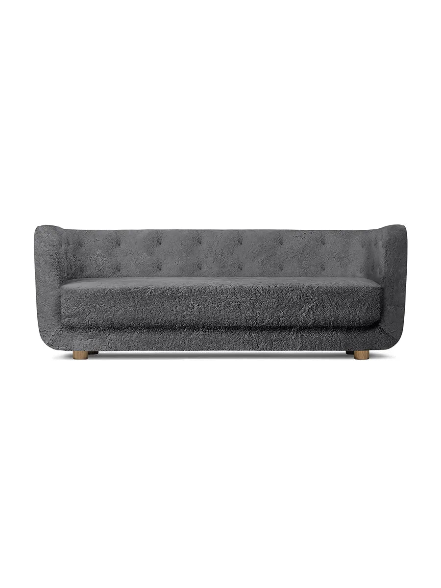Vilhelm Sofa fra Audo Copenhagen - Fåreskind / Antrachite / Røget eg - Jacobsen Plus