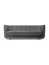 Vilhelm Sofa fra Audo Copenhagen - Fåreskind / Antrachite / Eg - Jacobsen Plus