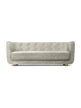 Vilhelm Sofa fra Audo Copenhagen - Fåreskind / Green Tea / Eg - Jacobsen Plus
