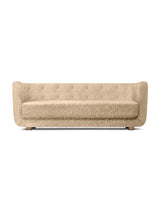 Vilhelm Sofa fra Audo Copenhagen - Fåreskind / Honey / Røget eg - Jacobsen Plus