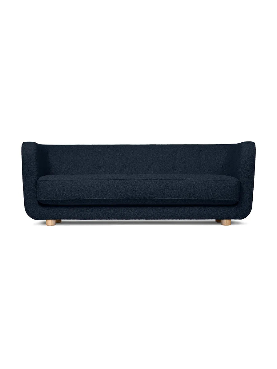 Vilhelm Sofa fra Audo Copenhagen - Stof / Sacho Zero, 006 / Eg - Jacobsen Plus
