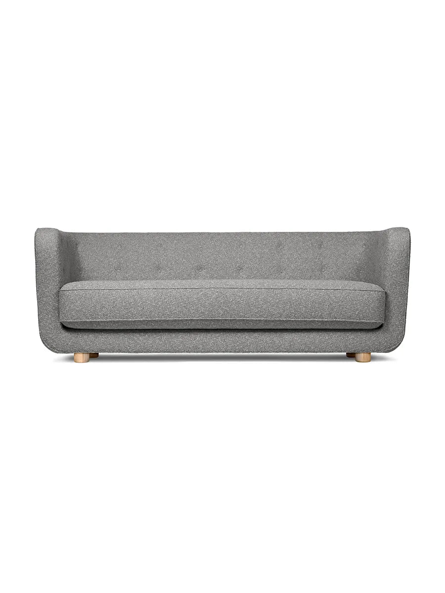 Vilhelm Sofa fra Audo Copenhagen - Stof / Sacho Zero, 016 / Eg - Jacobsen Plus