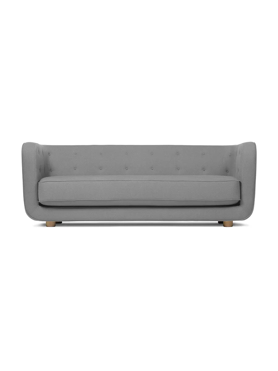 Vilhelm Sofa fra Audo Copenhagen - Stof / Vidar 3, 133 / Røget eg - Jacobsen Plus