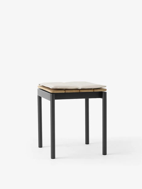 Ville Hynde til AV47 Taburet fra &Tradition - Sunbrella Heritage Papyrus - Jacobsen Plus