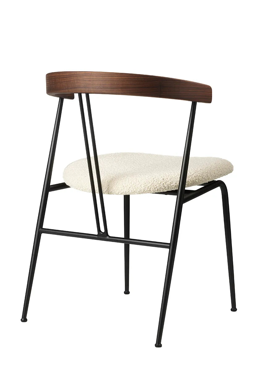 Violin Dining Chair, american walnut fra GUBI