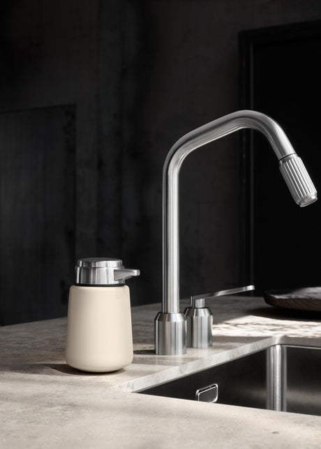 Sæbedispenser, Holger's Beige fra Vipp - 2 - Jacobsen Plus