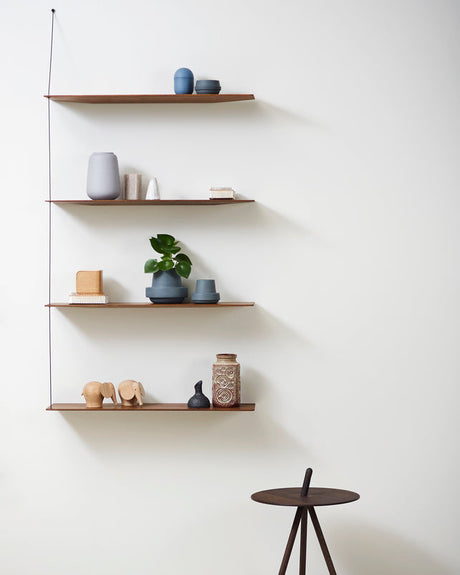 Stedge Shelf, 80 cm fra Woud - Hvidpigmenteret - Jacobsen Plus