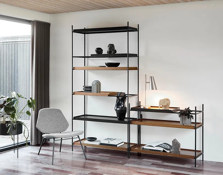 Tray Shelf, lav fra Woud - Black: 2 wide - Oak: 1 short - Jacobsen Plus