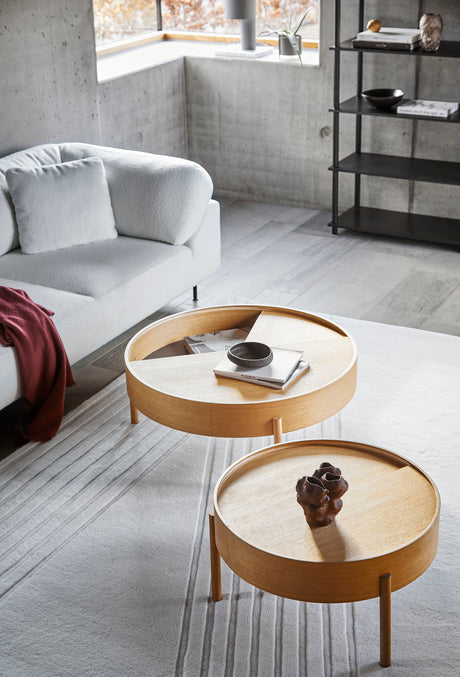 Arc Coffee Table, Ø 66 cm fra Woud - Black painted ash - Jacobsen Plus