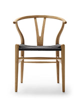 Y-stol CH24, eg olie med sort flet af Hans J. Wegner - 1 - Jacobsen Plus