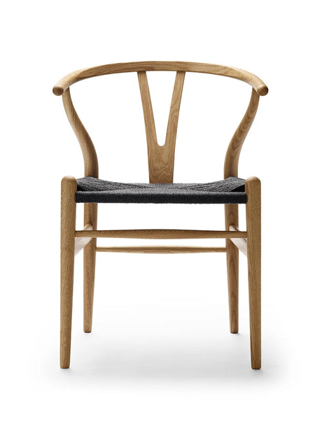Y-stol CH24, eg olie med sort flet af Hans J. Wegner - 1 - Jacobsen Plus