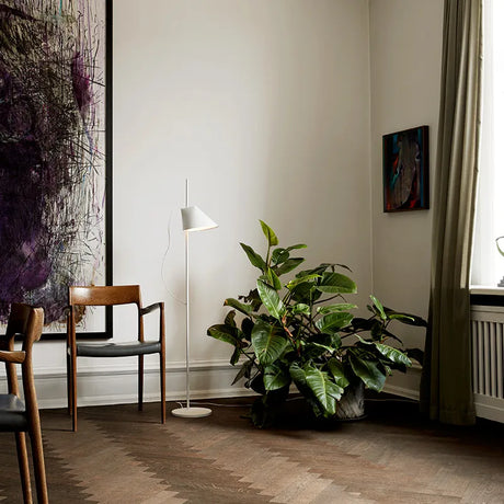 Yuh gulvlampe fra Louis Poulsen - Sort - Jacobsen Plus