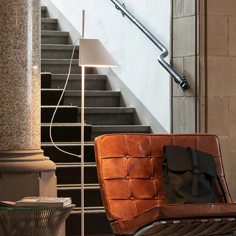 Yuh gulvlampe fra Louis Poulsen - Sort - Jacobsen Plus
