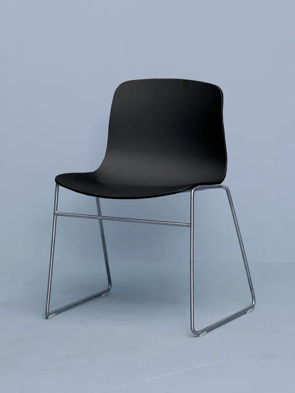 About a Chair AAC08 fra Hay