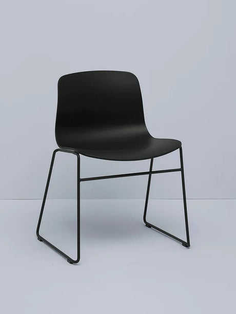 About a Chair AAC08 fra Hay - White / Sort pulverlakeret stål - Jacobsen Plus