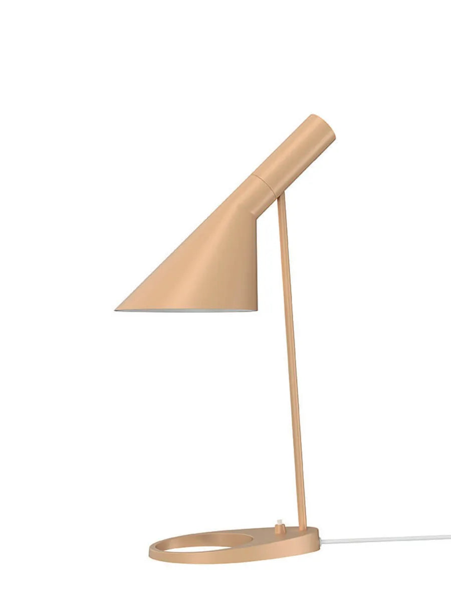 AJ bordlampe fra Louis Poulsen - Warm Sand - Jacobsen Plus