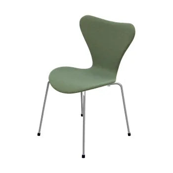 3107 Serie 7, fuldpolstret af Arne Jacobsen - Remix / 933 Grøn - Jacobsen Plus