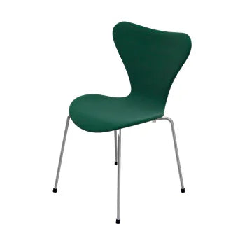 3107 Serie 7, fuldpolstret af Arne Jacobsen - Remix / 982 Græsgrøn - Jacobsen Plus
