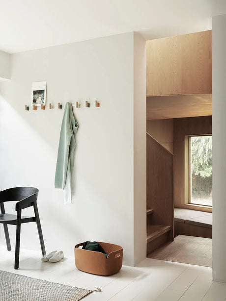 Attach Coat Hooks, 2 stk. fra Muuto - Aluminium - oak - Jacobsen Plus