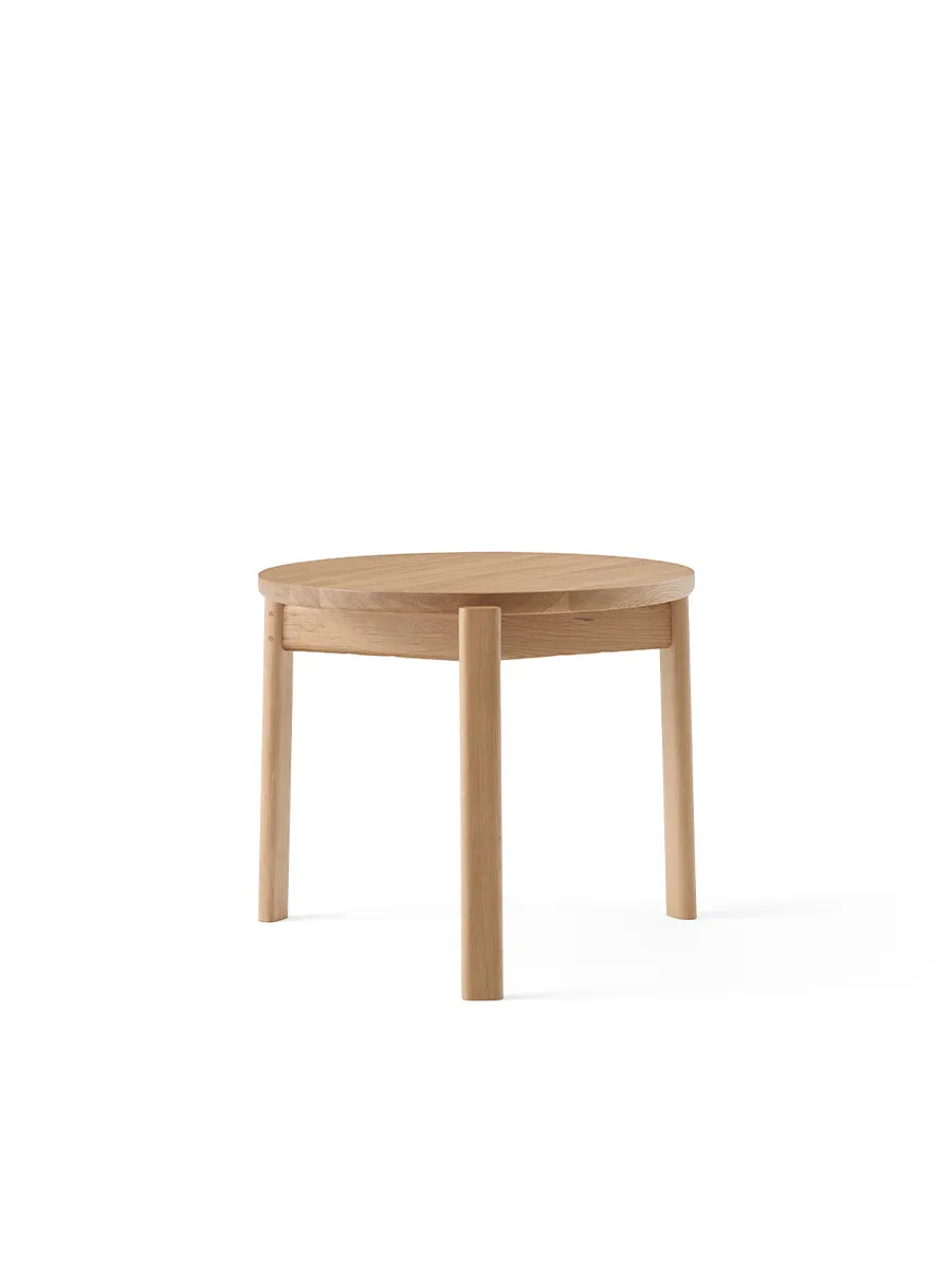 Passage Lounge Table, Ø50 cm fra Audo Copenhagen - Natural Oak - Jacobsen Plus