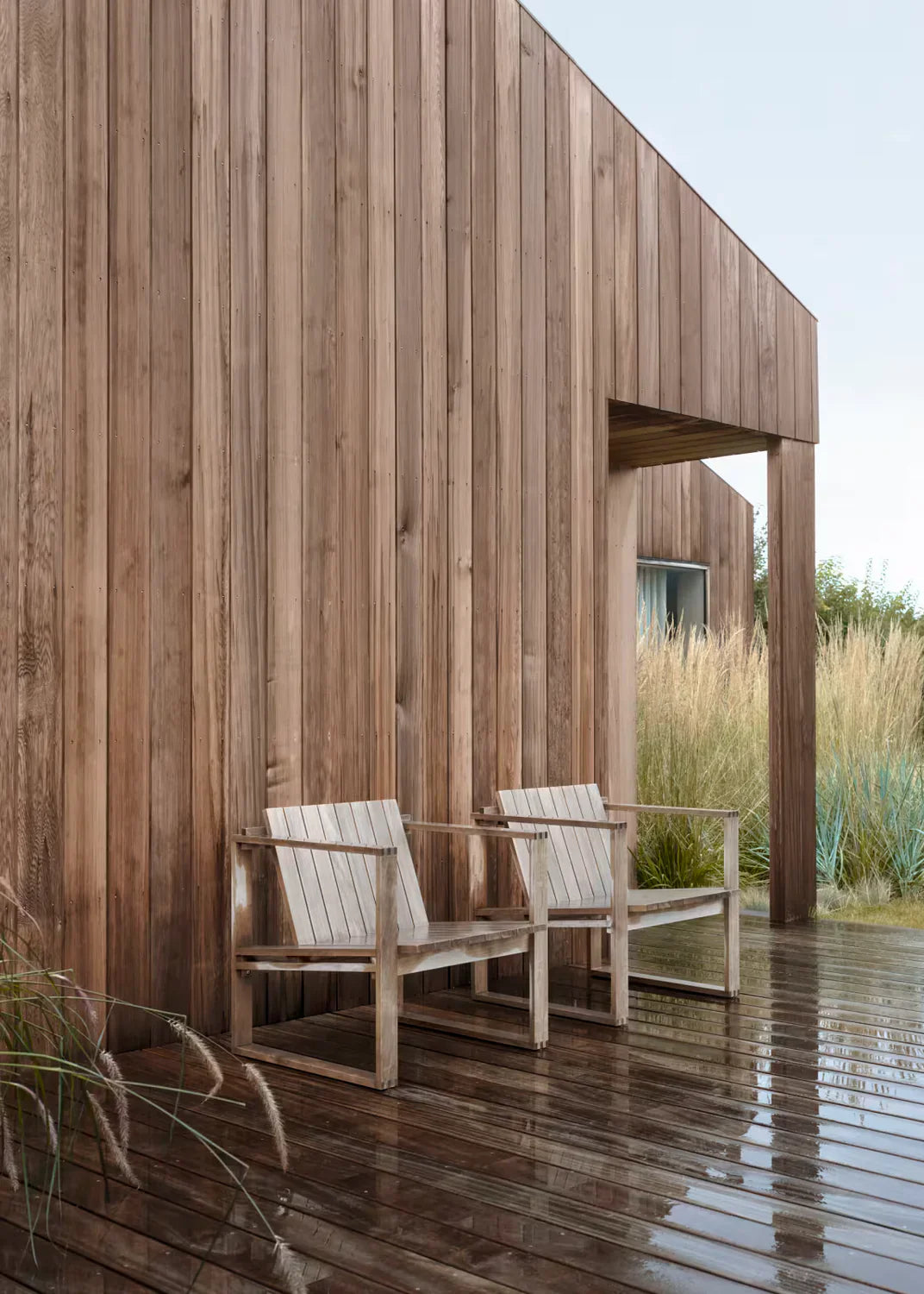 Bodil Kjær udendørs loungesæt i teak med 1 sidebord og 2 loungestole inkl. hynder fra Carl Hansen & Søn - 5 - Jacobsen Plus