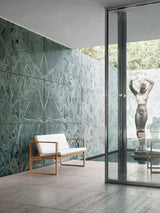 Bodil Kjær udendørs loungesæt i teak med 1 bord, 1 bænk og 2 loungestole inkl. hynder fra Carl Hansen & Søn - 9 - Jacobsen Plus