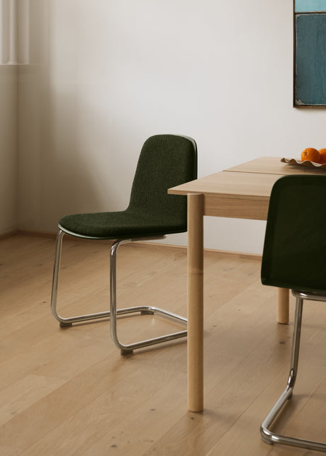 Muuto - Brink stol, cantilever base - Sort sæde - Sort stel - Jacobsen Plus