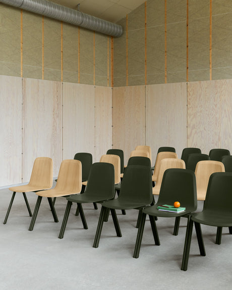 Muuto - Brink stol, A-base - Sort sæde - Sort stel - Jacobsen Plus